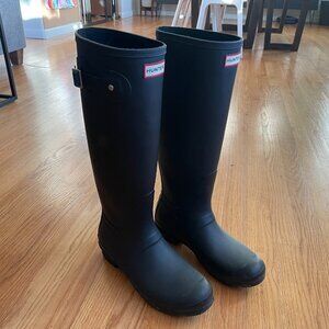 Hunter Original Tall Waterproof Rain Boot (Matte Black) - Like New - Size 9